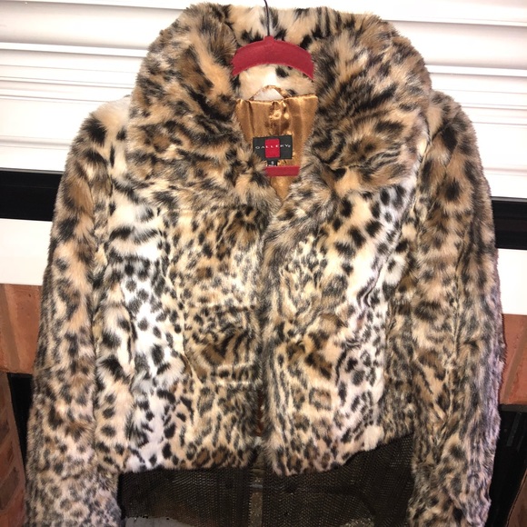 FAUX FUR JACKET SIZE SMALL - Picture 1 of 8